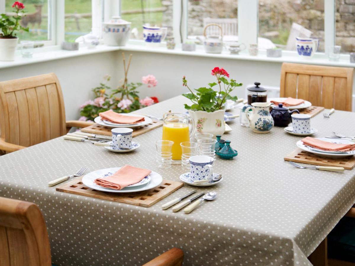 Higher Tresmorn Farm Bed and Breakfast Crackington Haven Buitenkant foto